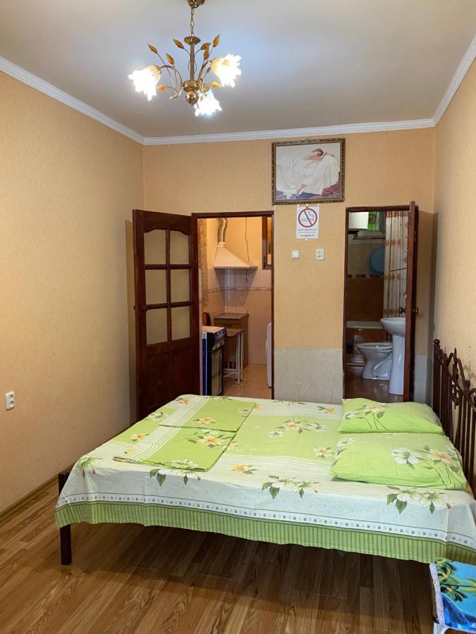 Семейный Дворик Sukhumi Esterno foto